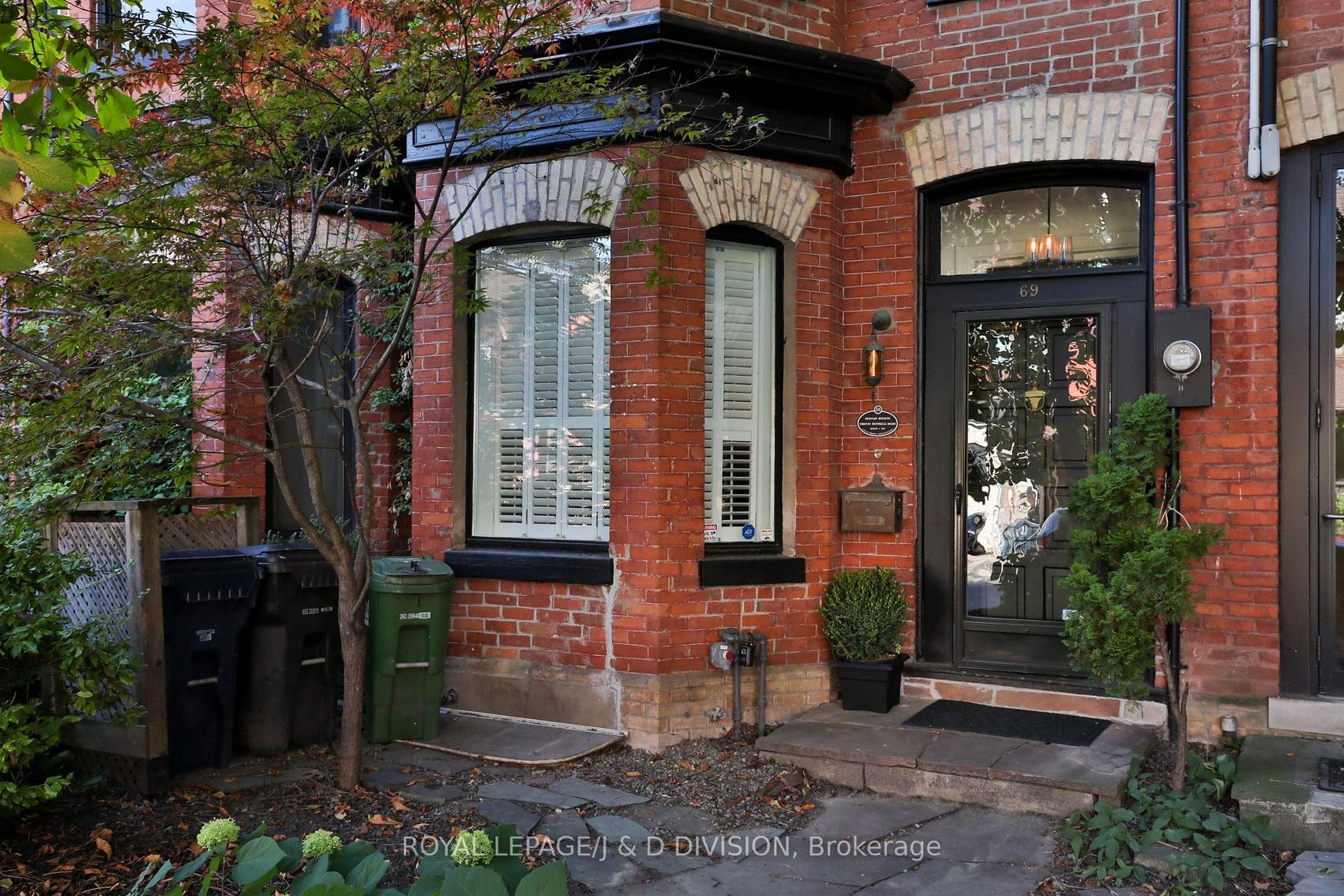 69 Sullivan Street, Chinatown, Toronto 
