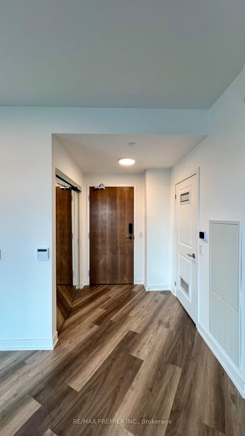Photo 13 at 601 - 120 Eagle Rock Way, Rural Vaughan, Vaughan