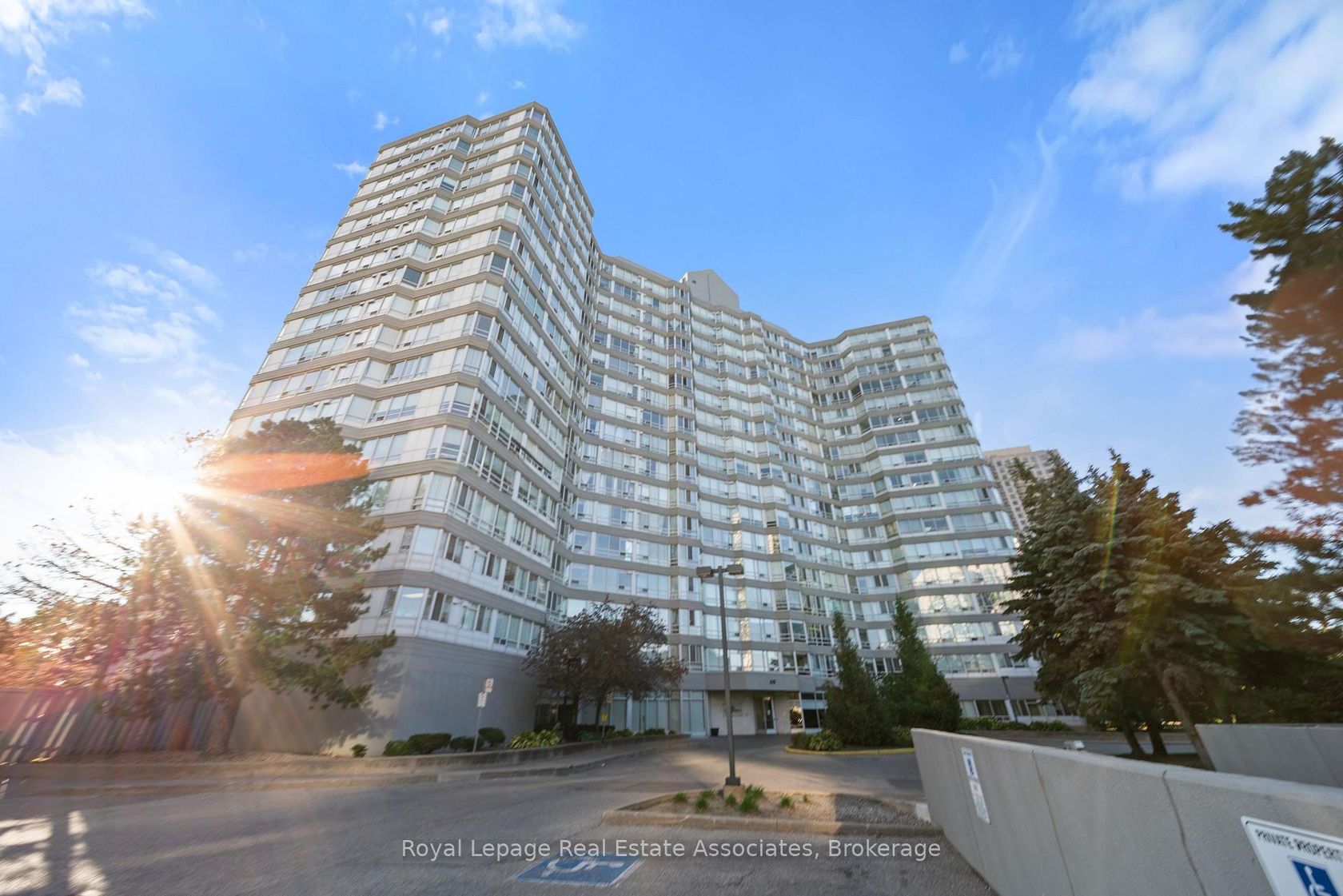 1206 - 50 Kingsbridge Garden Circle, Hurontario, Mississauga 