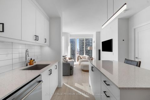 Photo 9 at 1715 - 9000 JANE Street, Vellore Village, Vaughan