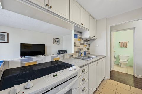 Photo 2 at 32 - 2 Albert Street, North Shore, Barrie