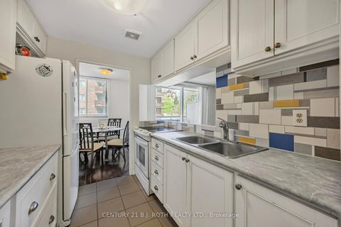 Photo 3 at 32 - 2 Albert Street, North Shore, Barrie