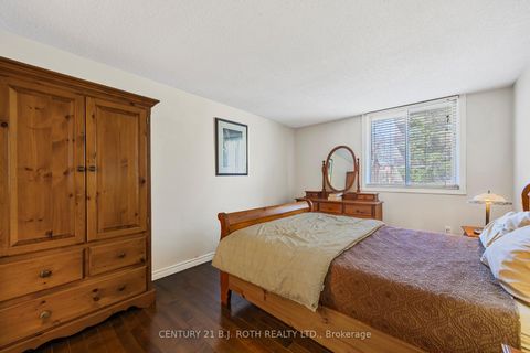 Photo 7 at 32 - 2 Albert Street, North Shore, Barrie