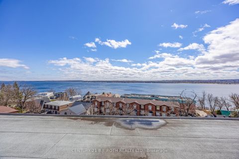 Photo 13 at 32 - 2 Albert Street, North Shore, Barrie