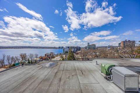 Photo 14 at 32 - 2 Albert Street, North Shore, Barrie