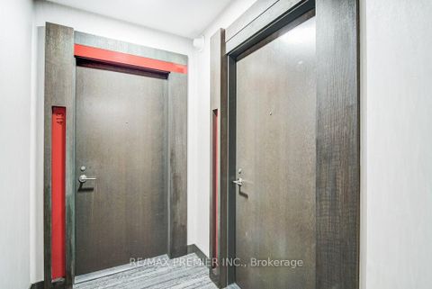 Photo 2 at 414 - 560 Front Street W, Waterfront Communities C1, Toronto