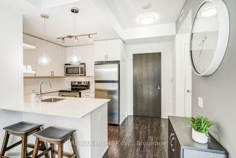 Photo 3 at 414 - 560 Front Street W, Waterfront Communities C1, Toronto