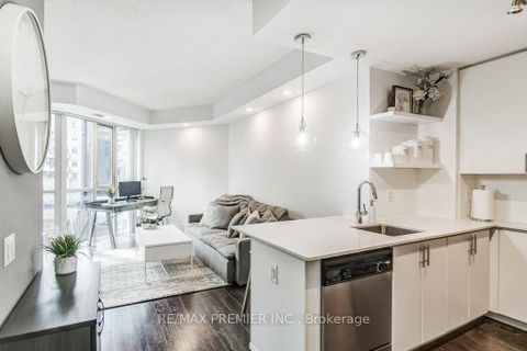 Photo 4 at 414 - 560 Front Street W, Waterfront Communities C1, Toronto