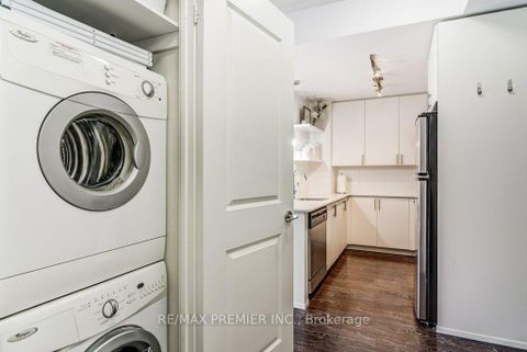 Photo 7 at 414 - 560 Front Street W, Waterfront Communities C1, Toronto