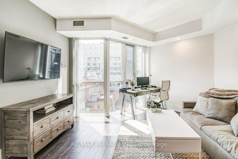 Photo 11 at 414 - 560 Front Street W, Waterfront Communities C1, Toronto