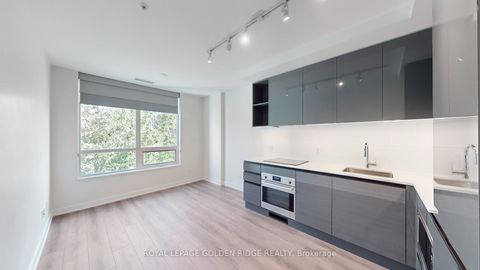 Photo 11 at 224 - 377 Madison Avenue, Casa Loma, Toronto
