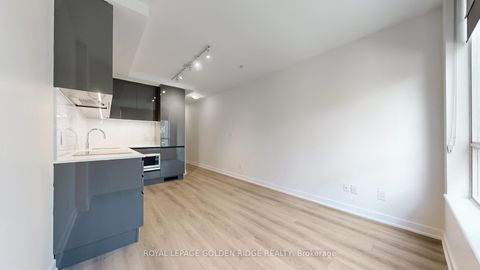 Photo 14 at 224 - 377 Madison Avenue, Casa Loma, Toronto