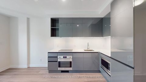 Photo 19 at 224 - 377 Madison Avenue, Casa Loma, Toronto