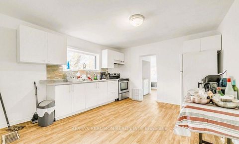 Photo 2 at 16958 Bayview Avenue, Central Newmarket, Newmarket