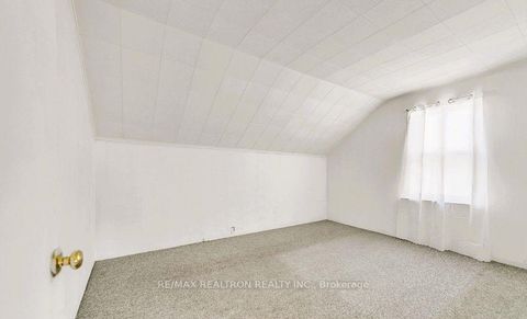 Photo 4 at 16958 Bayview Avenue, Central Newmarket, Newmarket