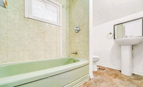 Photo 6 at 16958 Bayview Avenue, Central Newmarket, Newmarket