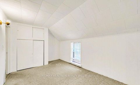 Photo 9 at 16958 Bayview Avenue, Central Newmarket, Newmarket