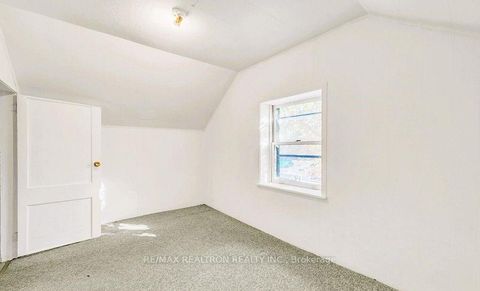 Photo 10 at 16958 Bayview Avenue, Central Newmarket, Newmarket