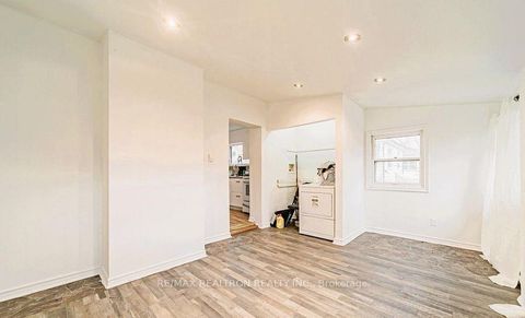 Photo 12 at 16958 Bayview Avenue, Central Newmarket, Newmarket