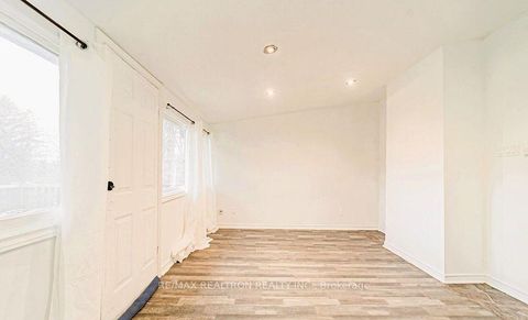 Photo 13 at 16958 Bayview Avenue, Central Newmarket, Newmarket