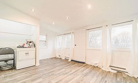 Photo 14 at 16958 Bayview Avenue, Central Newmarket, Newmarket