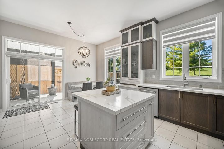 Photo 11 at 68 Inverness Way, Rural Bradford West Gwillimbury, Bradford West Gwillimbury