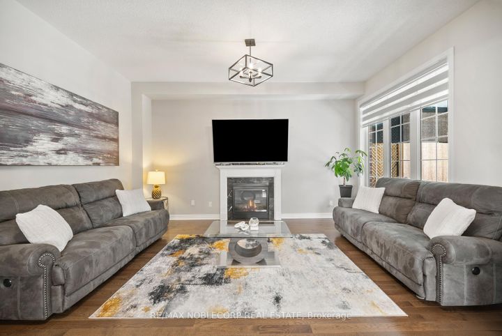 Photo 16 at 68 Inverness Way, Rural Bradford West Gwillimbury, Bradford West Gwillimbury