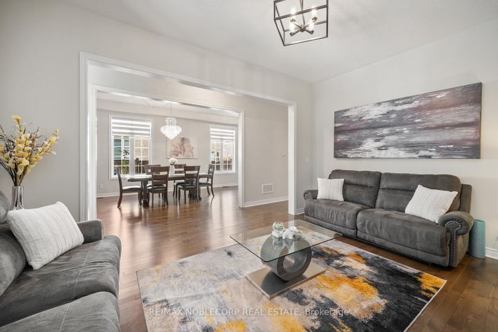 Photo 17 at 68 Inverness Way, Rural Bradford West Gwillimbury, Bradford West Gwillimbury