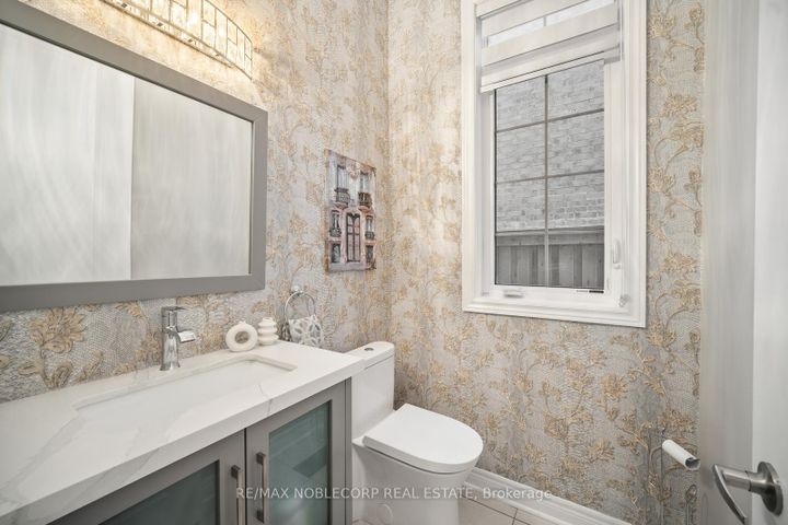 Photo 18 at 68 Inverness Way, Rural Bradford West Gwillimbury, Bradford West Gwillimbury