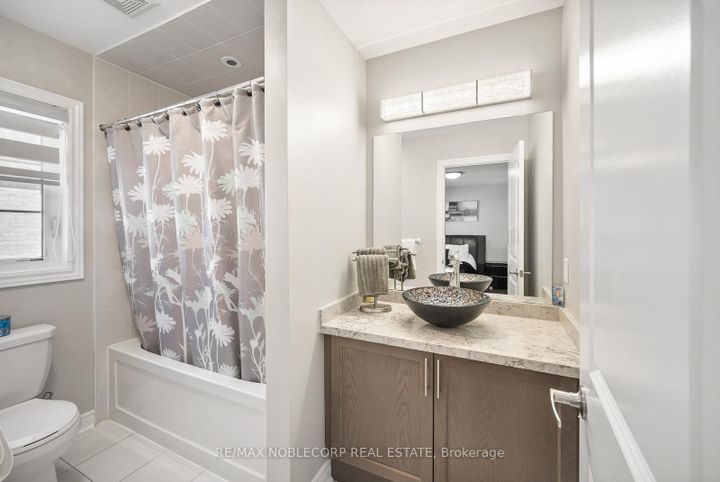 Photo 28 at 68 Inverness Way, Rural Bradford West Gwillimbury, Bradford West Gwillimbury