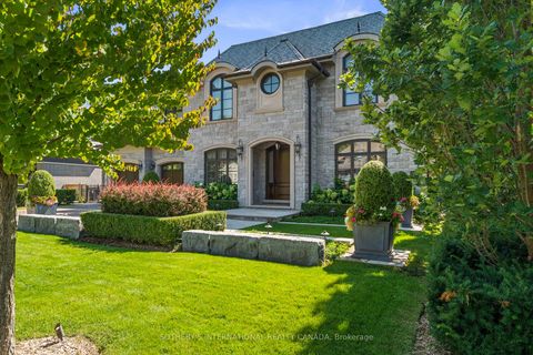 Photo 2 at 29 Twyford Road, Rosethorn, Toronto