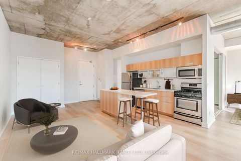 Photo 1 at 910 - 60 Bathurst Street, Niagara, Toronto