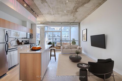 Photo 2 at 910 - 60 Bathurst Street, Niagara, Toronto