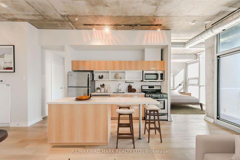 Photo 3 at 910 - 60 Bathurst Street, Niagara, Toronto