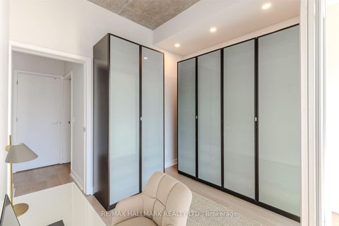 Photo 8 at 910 - 60 Bathurst Street, Niagara, Toronto