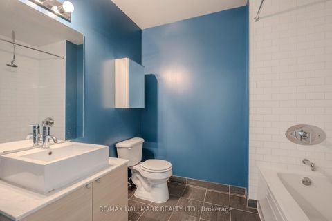 Photo 9 at 910 - 60 Bathurst Street, Niagara, Toronto