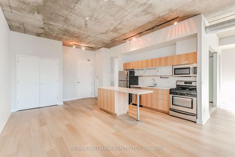 Photo 13 at 910 - 60 Bathurst Street, Niagara, Toronto