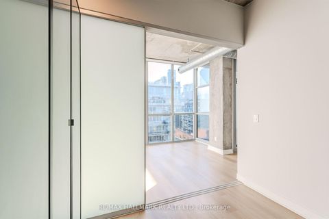 Photo 23 at 910 - 60 Bathurst Street, Niagara, Toronto