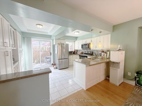 Photo 7 at 107 - 18 Clark Avenue W, Yorkhill, Vaughan