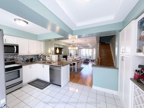 Photo 8 at 107 - 18 Clark Avenue W, Yorkhill, Vaughan