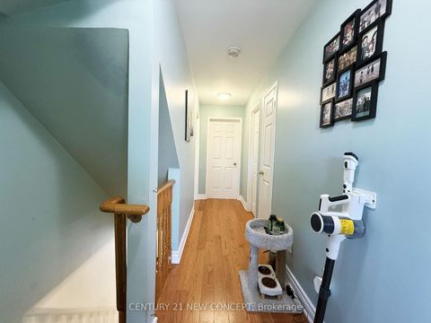 Photo 11 at 107 - 18 Clark Avenue W, Yorkhill, Vaughan