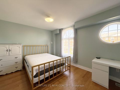 Photo 14 at 107 - 18 Clark Avenue W, Yorkhill, Vaughan