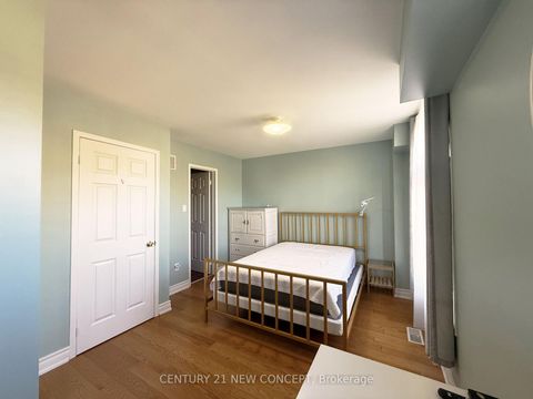 Photo 15 at 107 - 18 Clark Avenue W, Yorkhill, Vaughan