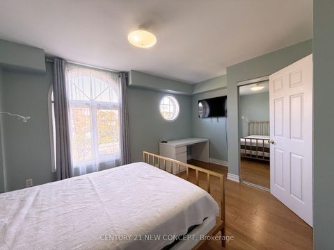 Photo 16 at 107 - 18 Clark Avenue W, Yorkhill, Vaughan