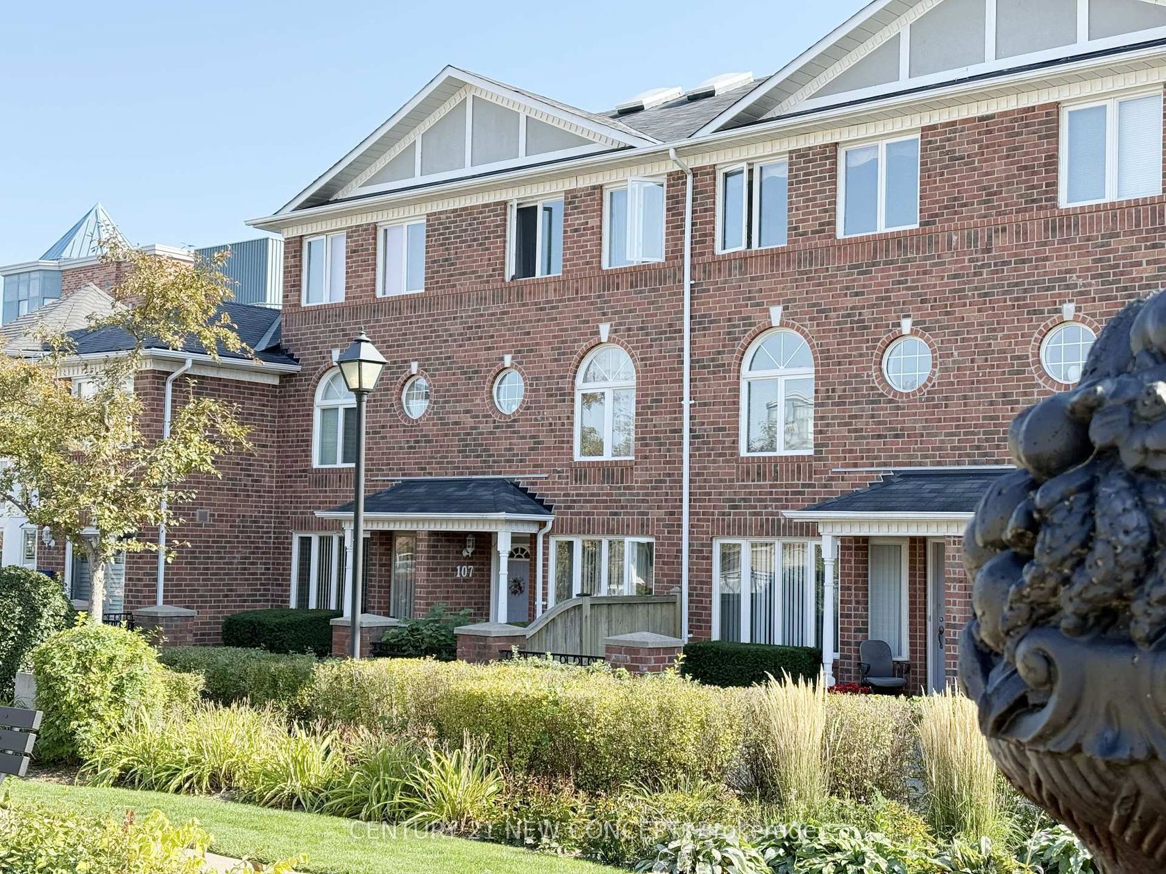 107 - 18 Clark Avenue W, Yorkhill, Vaughan by Loree Meneguzzi Real Estate 107 - 18 Clark Avenue W, Yorkhill, Vaughan