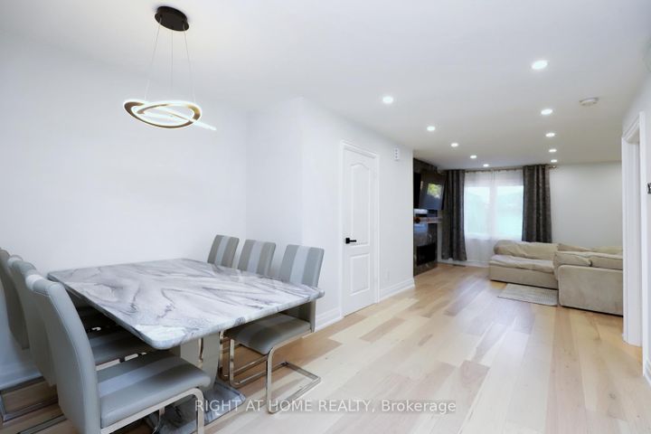 Photo 6 at 2968 Nipiwin Drive N, Meadowvale, Mississauga