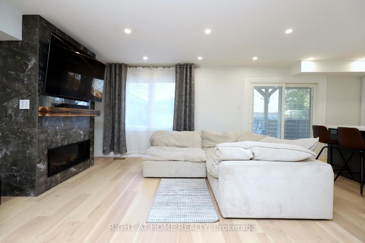 Photo 8 at 2968 Nipiwin Drive N, Meadowvale, Mississauga