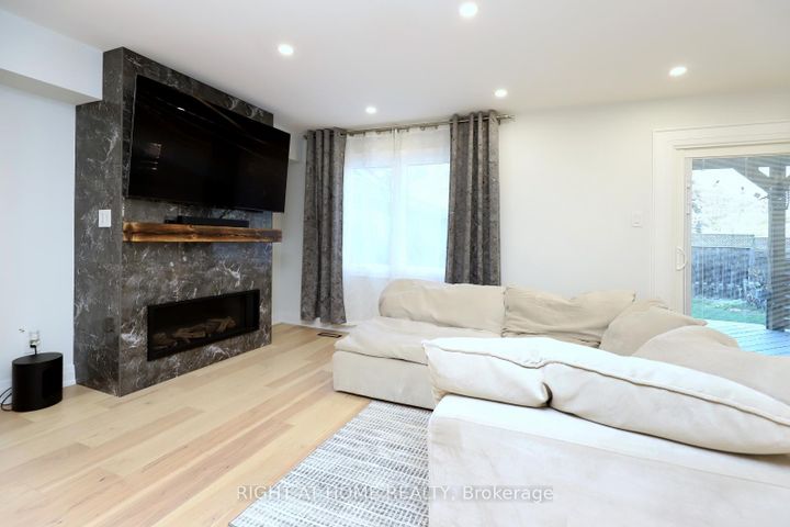 Photo 9 at 2968 Nipiwin Drive N, Meadowvale, Mississauga
