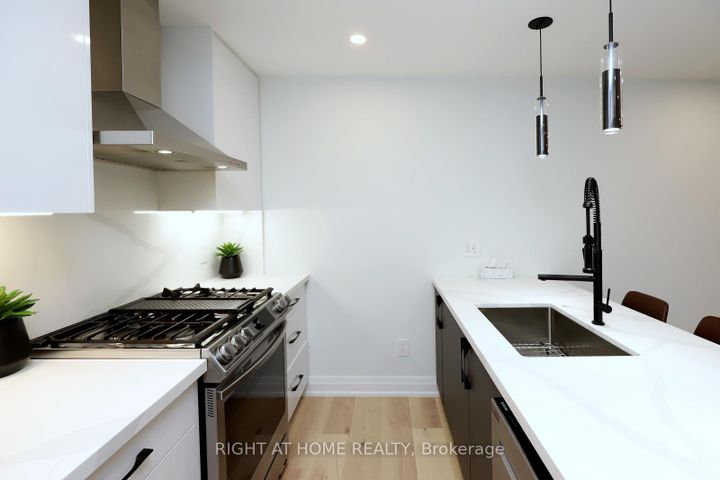 Photo 13 at 2968 Nipiwin Drive N, Meadowvale, Mississauga