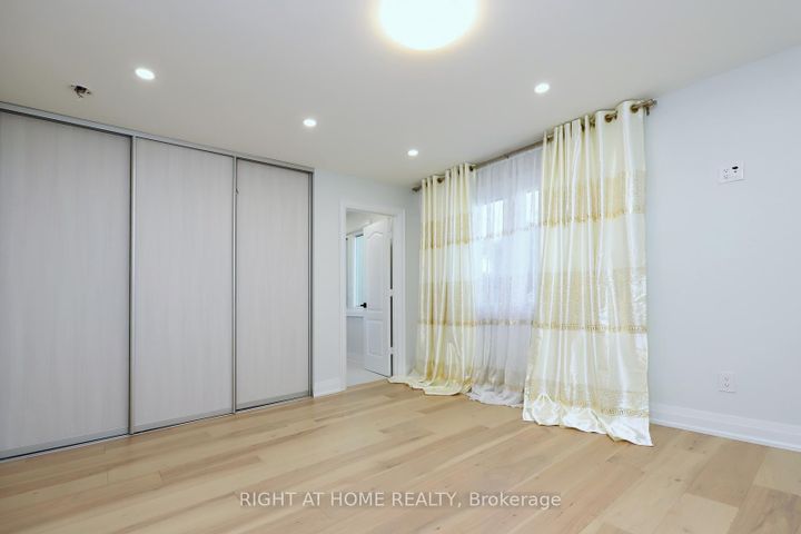 Photo 21 at 2968 Nipiwin Drive N, Meadowvale, Mississauga